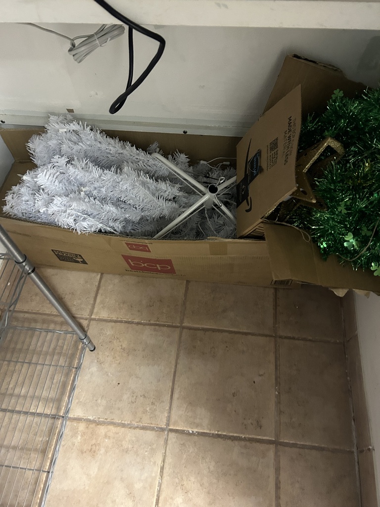 Box of décor