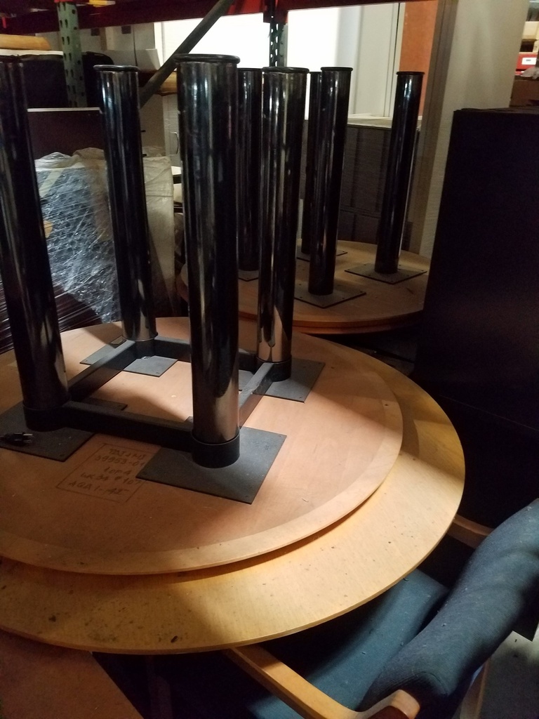 Steelcase Round Table, Maple, 30x48x24"