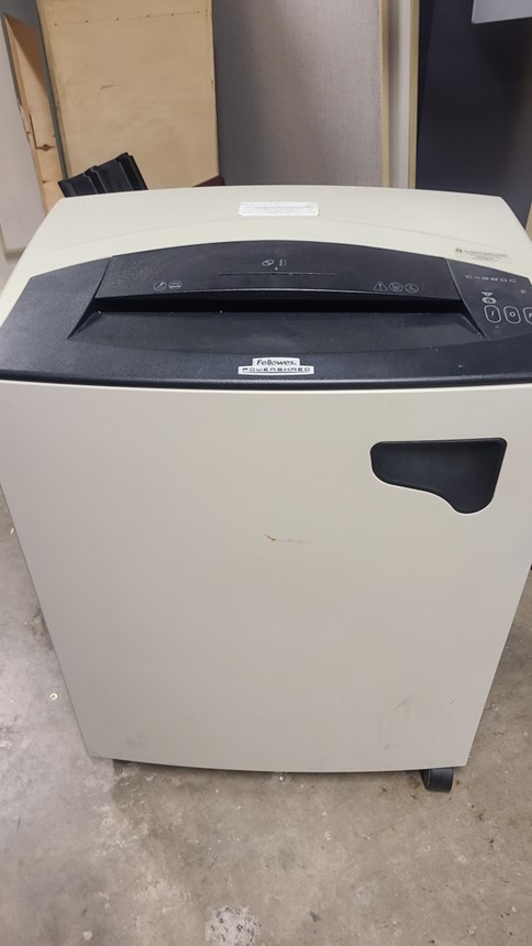 Déchiqueteuse Fellowes Powershed (18" de profondeur x 2' de largeur x 32" de hauteur)