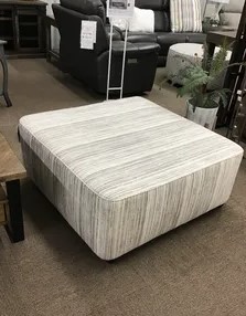 Lounge Ottoman  (25Wx19.50x17H) (photo representation)