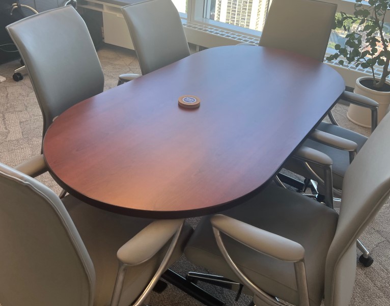 Oval Table (4-6 people)