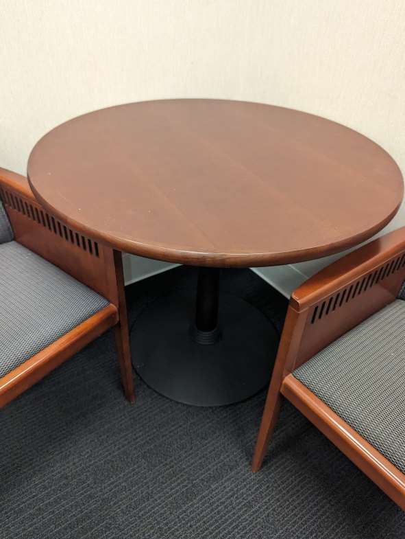 STEELCASE WOOD 
ROUND TABLE