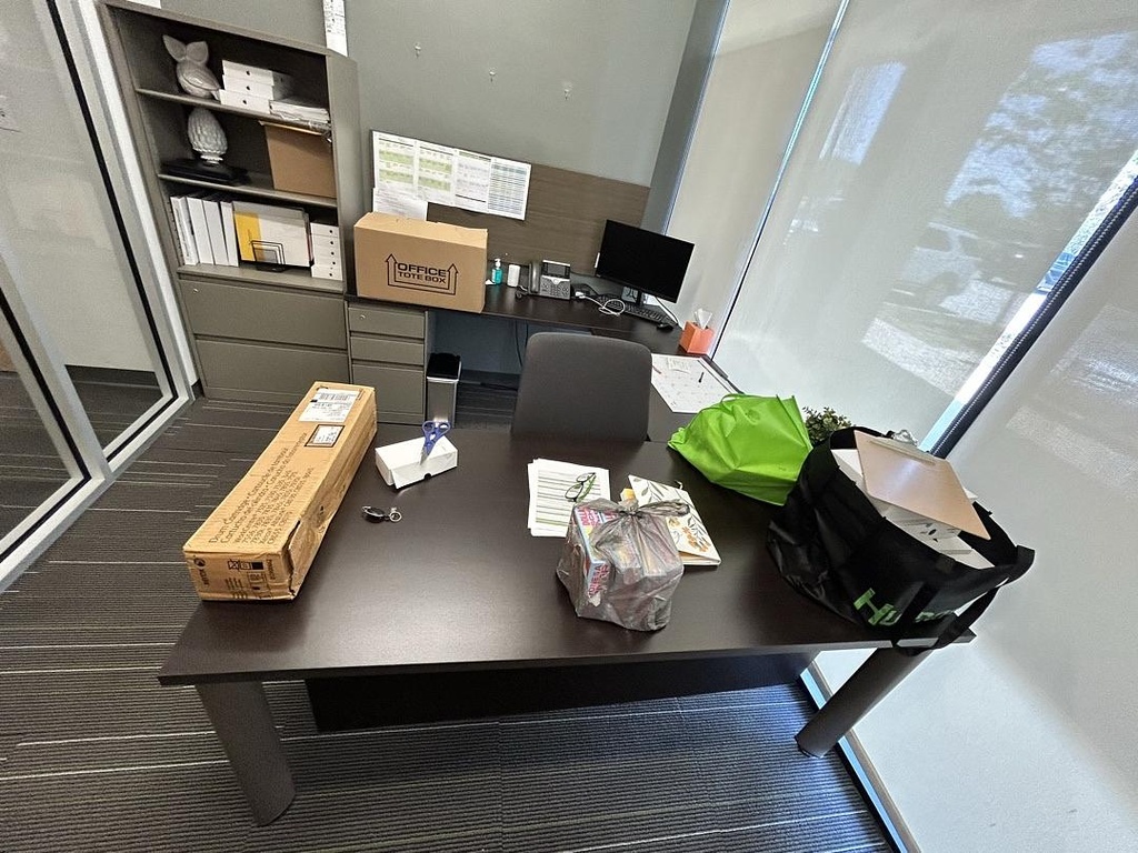 Right-Handed U-Shape Desk