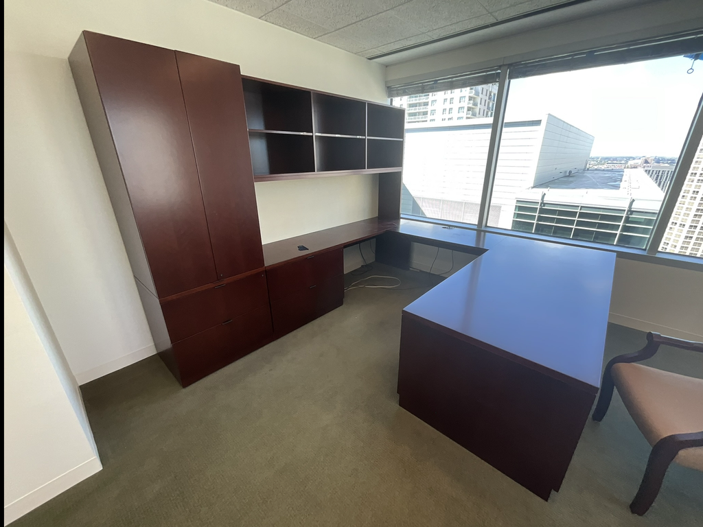 Private Office Suite w/U-shaped Desk