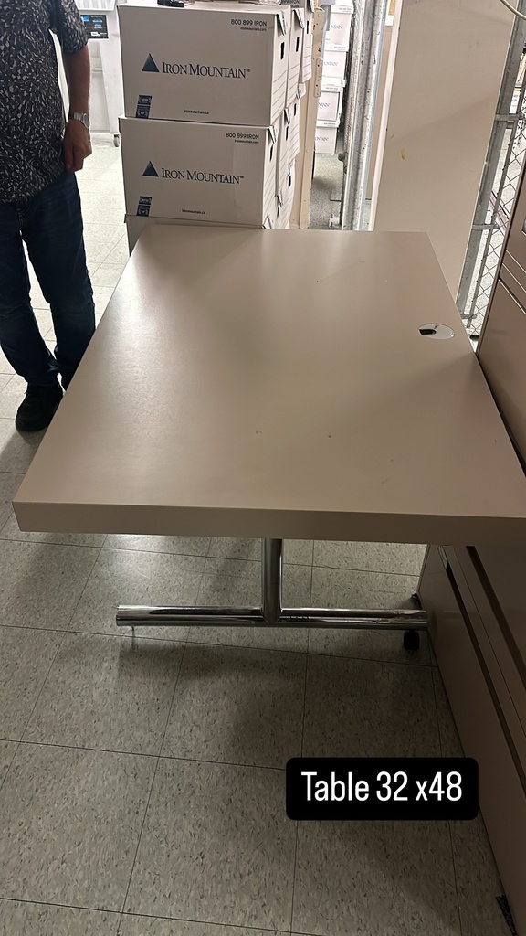 Table (32x48)