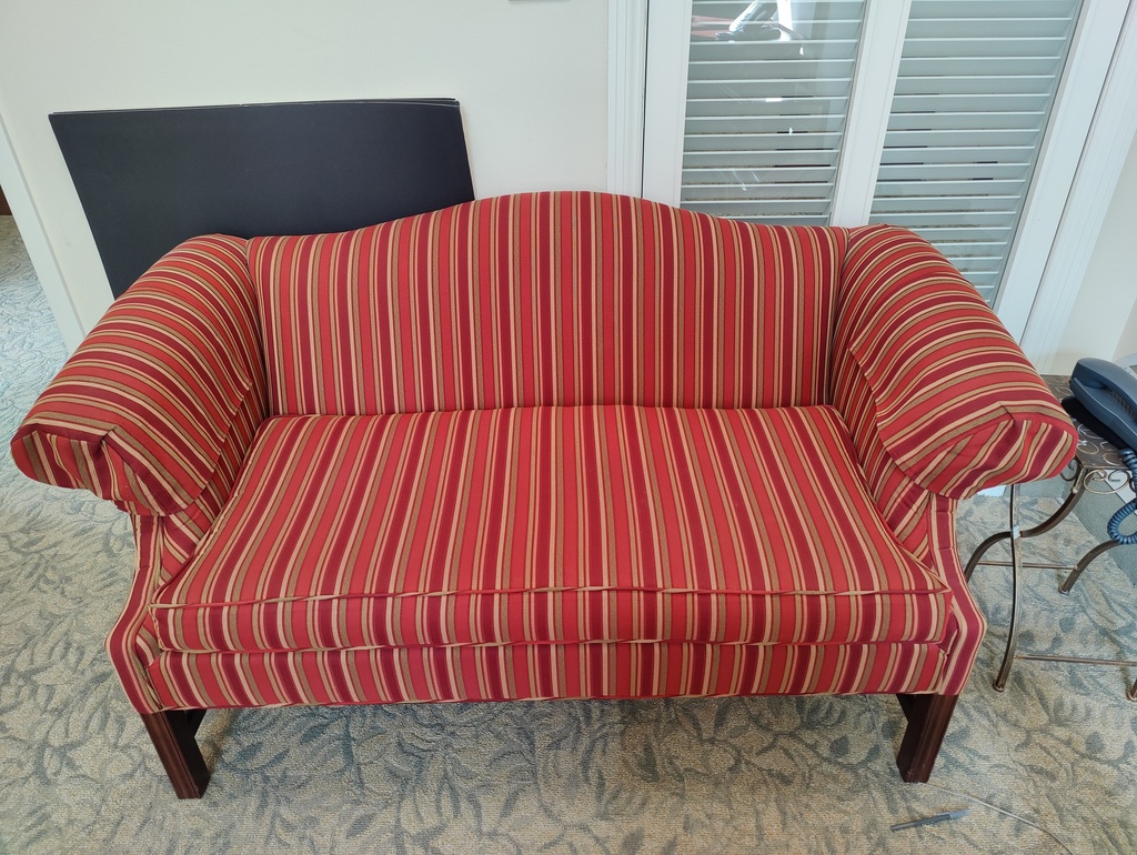 Couch 60x33x33