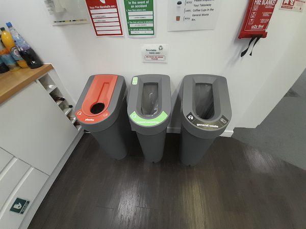 Kitchen recycing bin