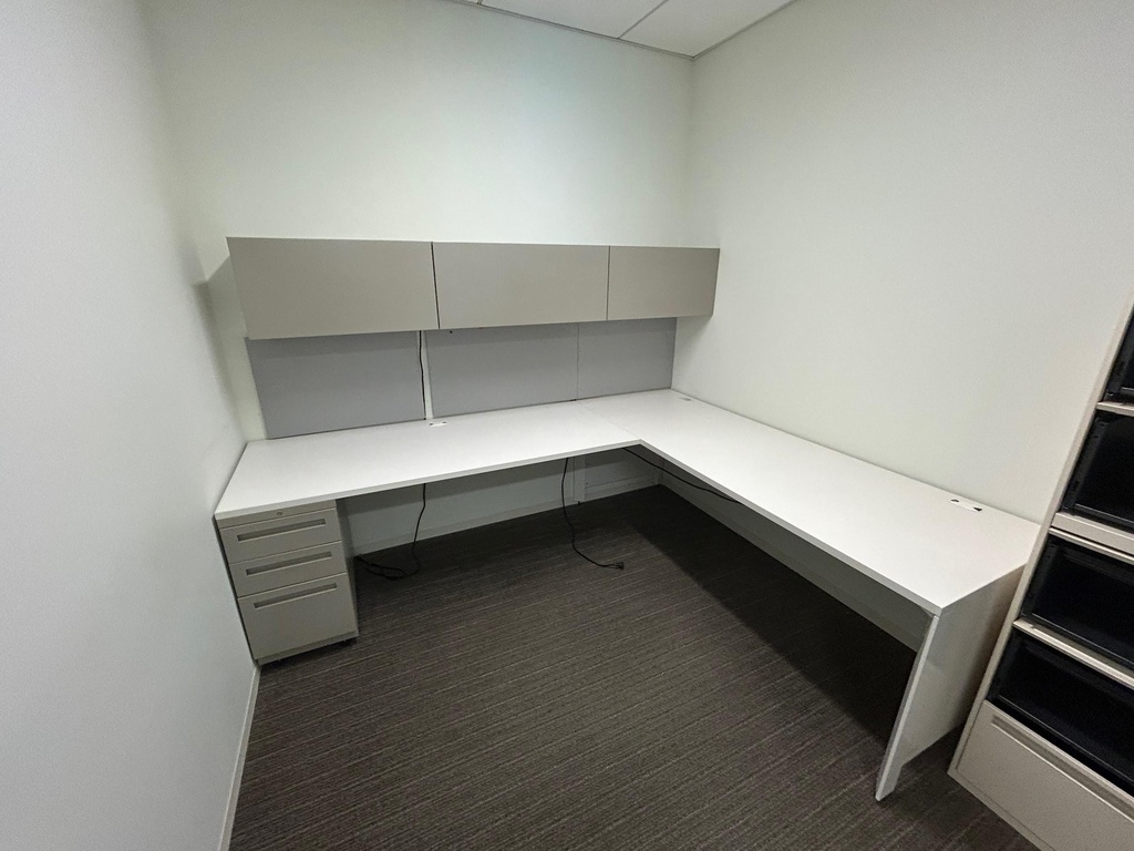 L-Shape Private Office - Metal