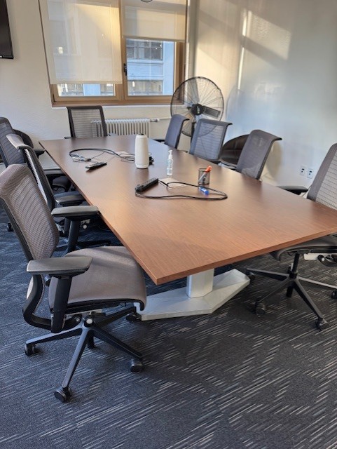 Conference Table 8'