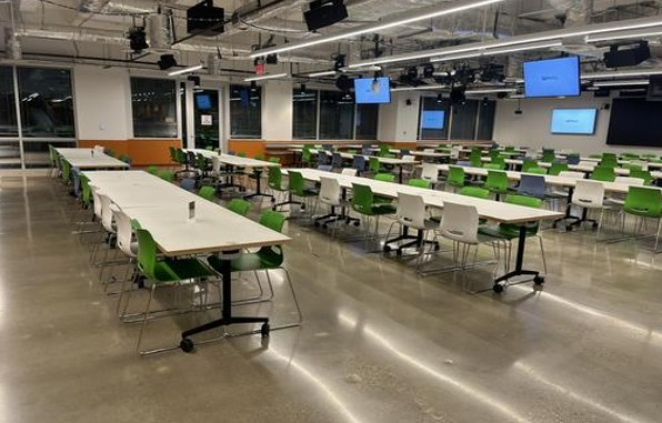 Table - Seated White top / black legs 30X60