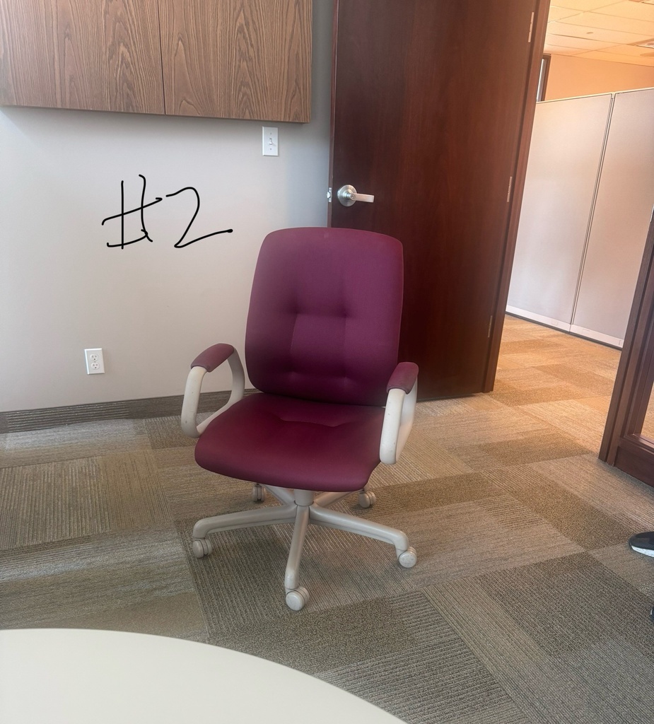 red/green task chairs