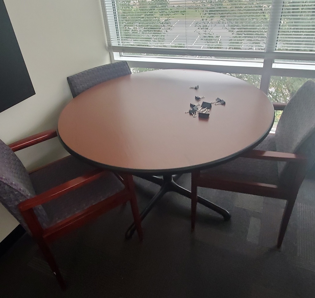 Round Table (23 x 23)