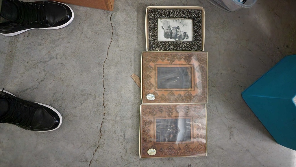 3 Picture Frames