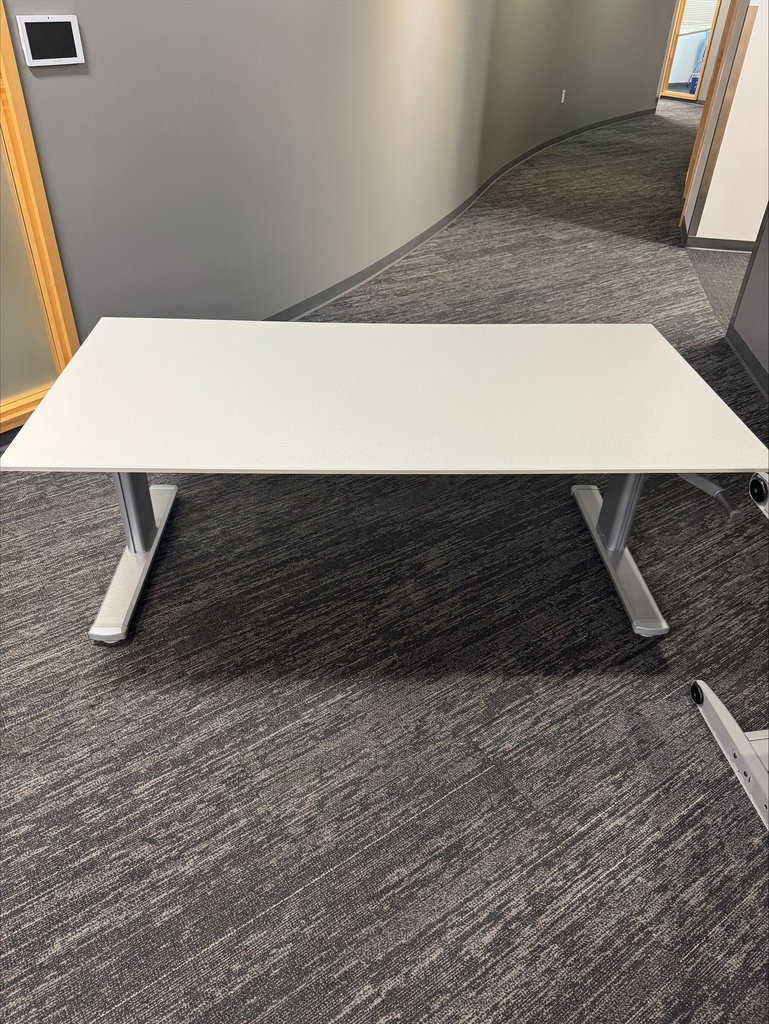 60" White Crank - Knoll