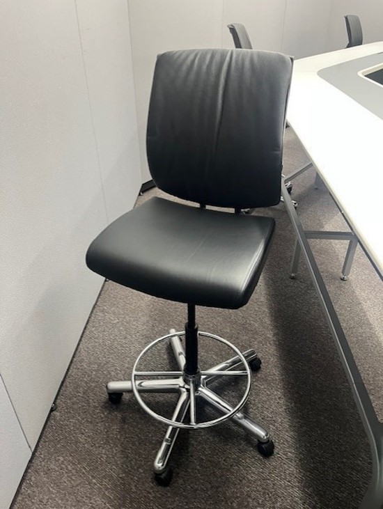 PRESENTATION ROOM STOOLS