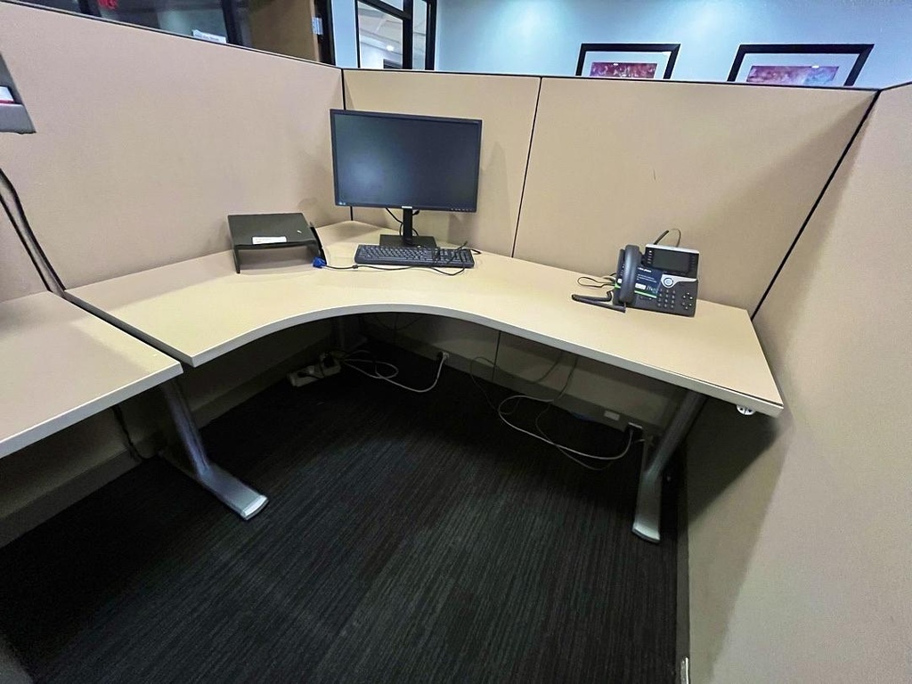 L-shaped Height Adjustable Desk (RH)