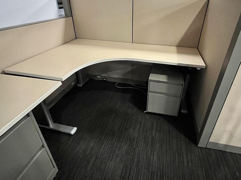 L-shaped Height Adjustable Desk (RH)