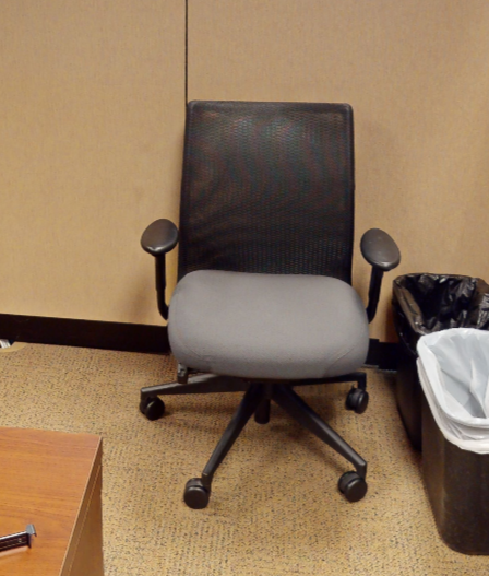 Task chair with arms