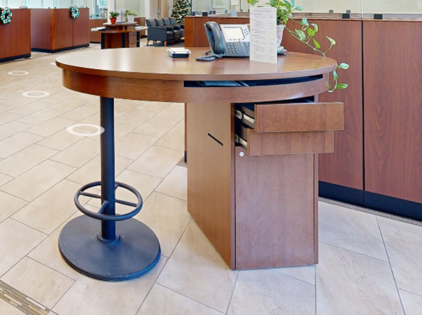 Pedestal desk