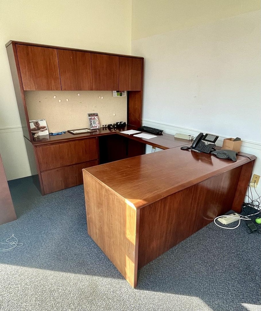 U-Shaped Desk with Overhead - maple