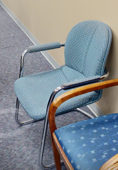 Dotted blue guest chair with arms