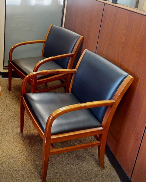 Black guest chair with arms