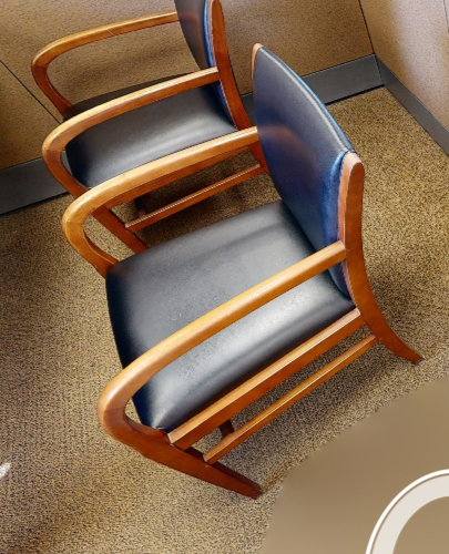 Black guest chair with arms