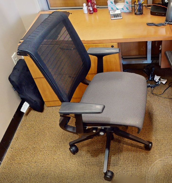 Task chair with arms