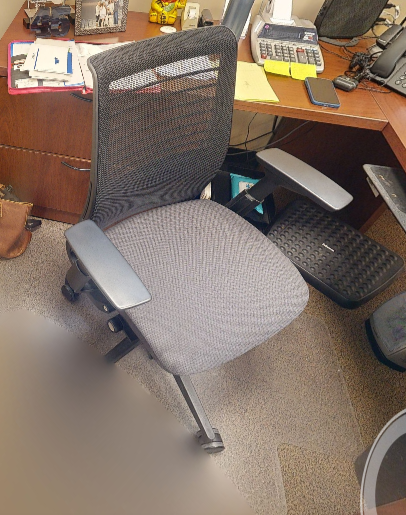 Task chair with arms