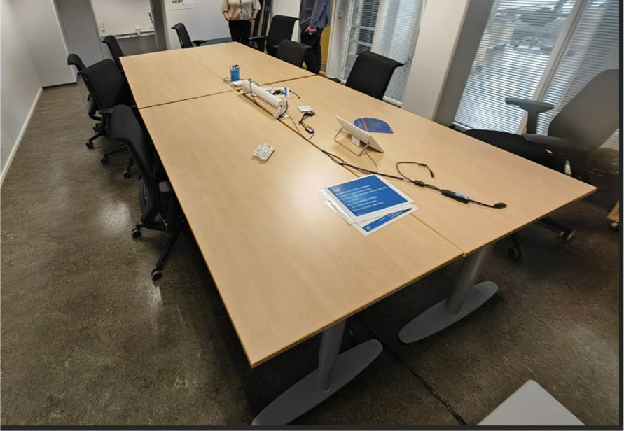 Conference Table (Atom)