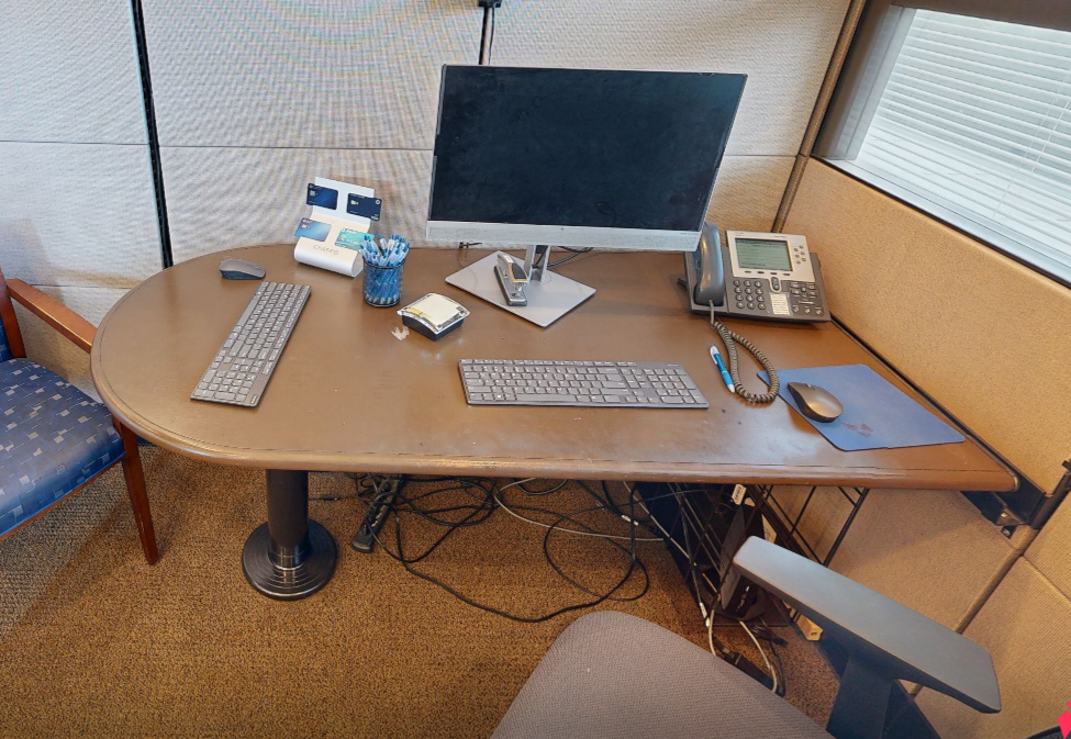 One leg desktop (must be connected to panel, panels will be included)