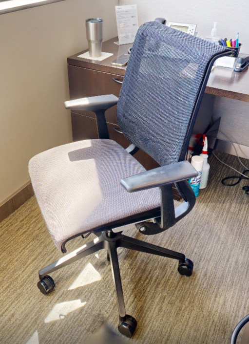 Task chair with arms