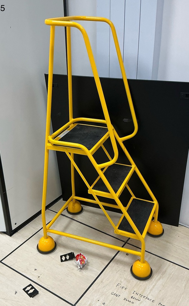 Portable steps yellow
