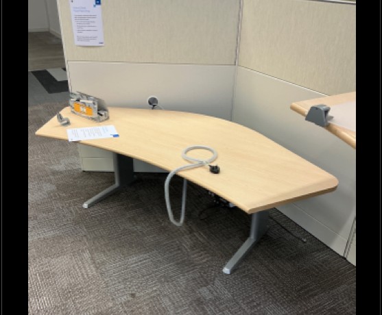 Electronic height adjustable desk - curved  