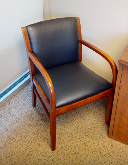 Black guest chair with arms
