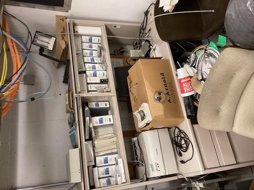 Desk w/hutch