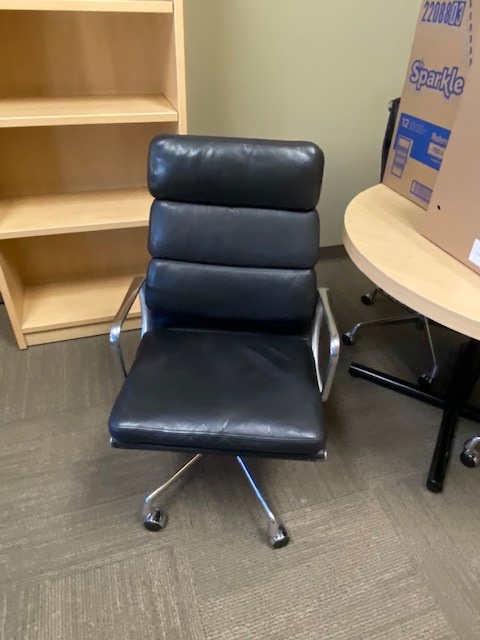 Baffled Leather Chair Roller