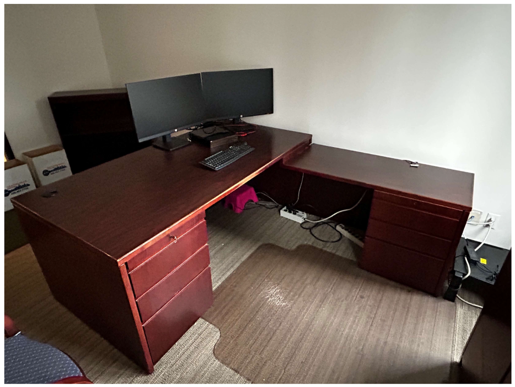 WOOD DESK W/RH RETURN