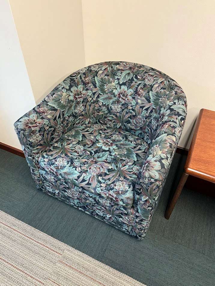 LOUNGE CHAIR, FLORAL PRINT, NO TAG