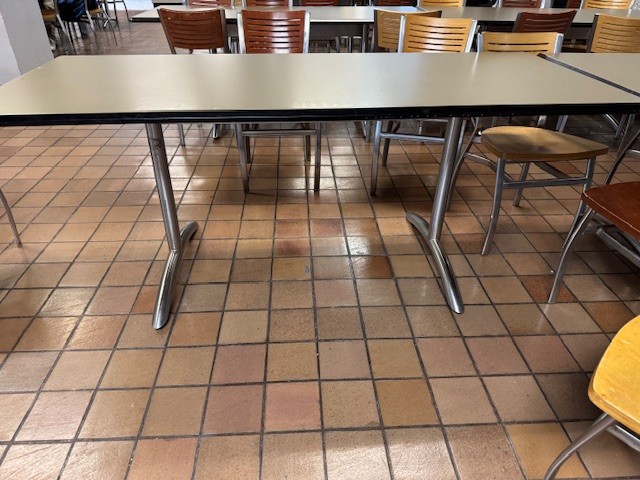 table, 6 x 2.5'