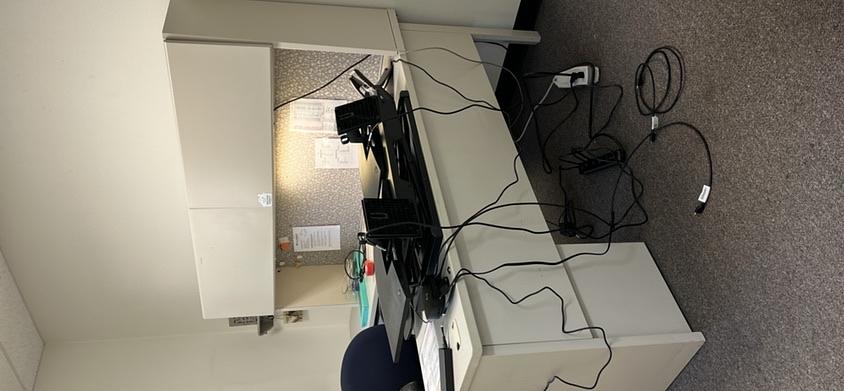 L Shaped Desk w Hutch 70x24