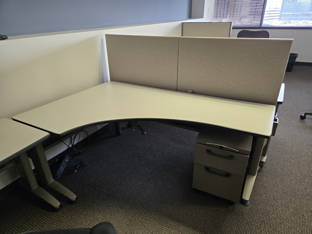 Desk Left Return w/Tackboard