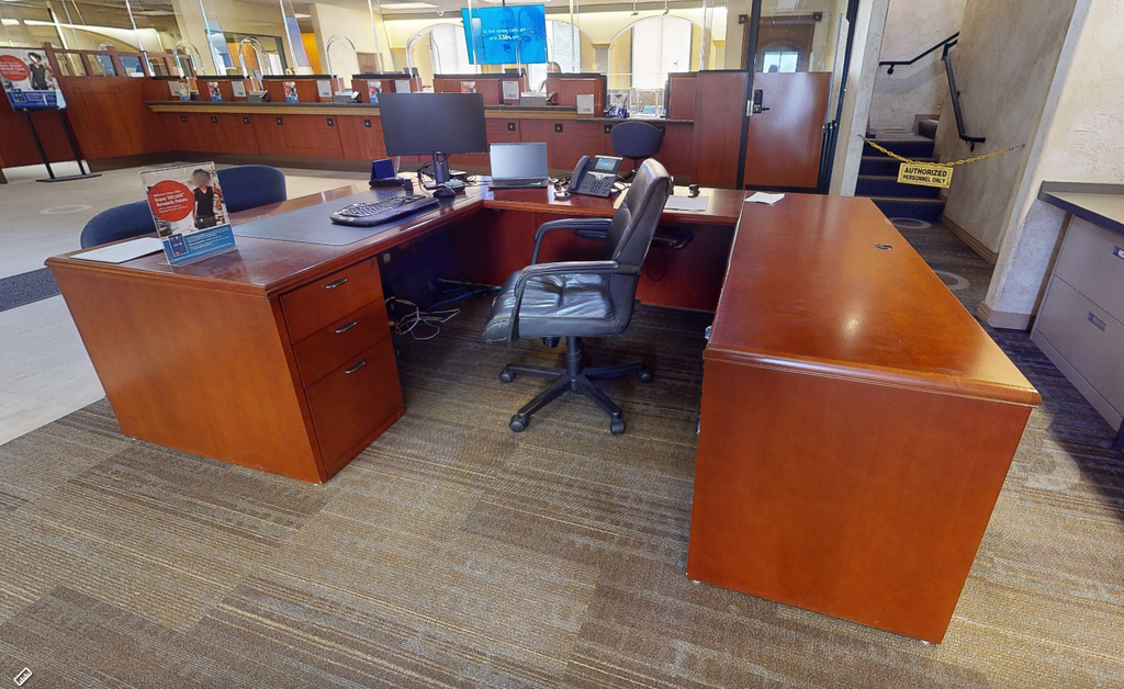 U Shape Desk 2