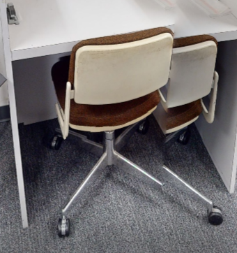 Task chair no arms
