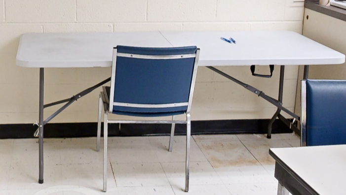 Folding table