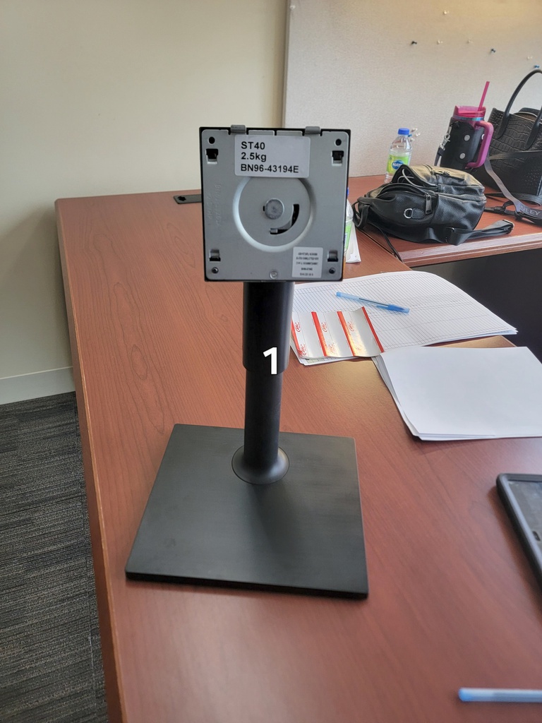 Single monitor arm -metal