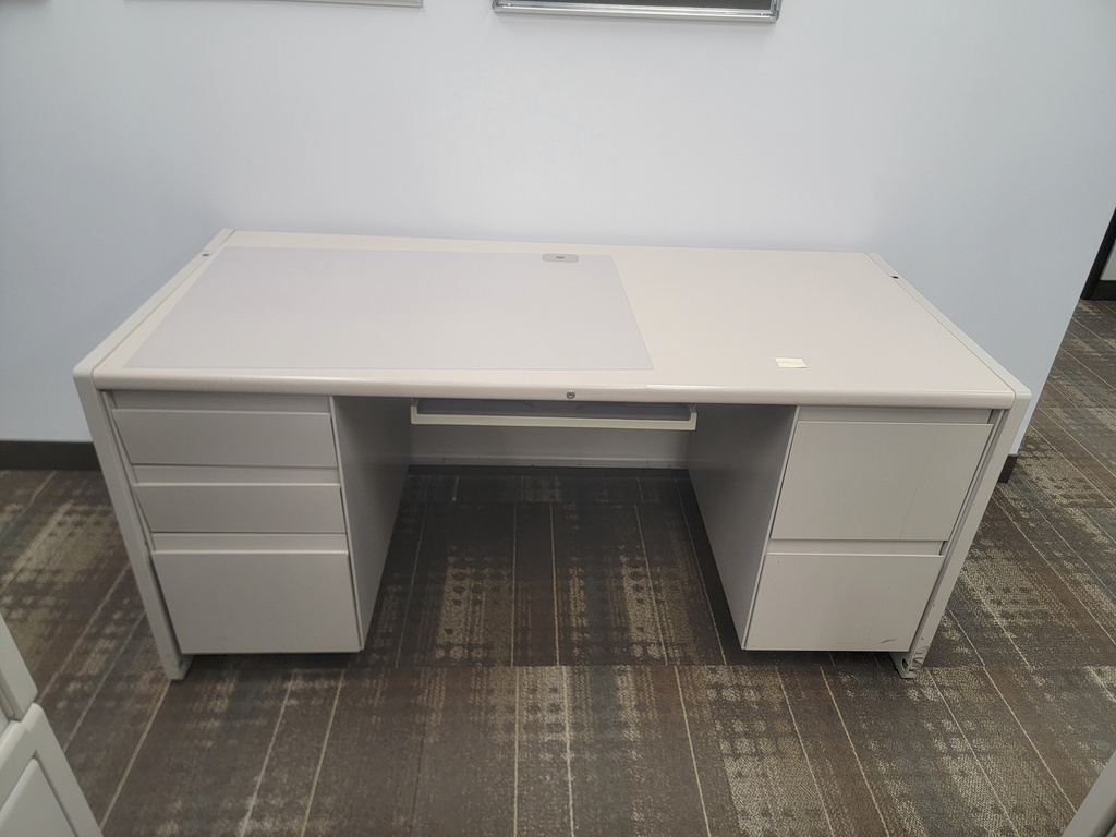 Metal desk (white) (photo representation)
