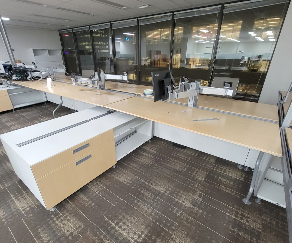 Workstation wood/metal with monitor arms