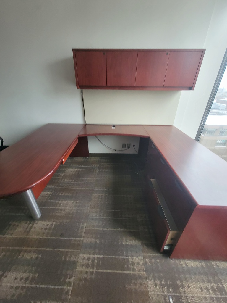 U shape desk w/hoverhangin comp