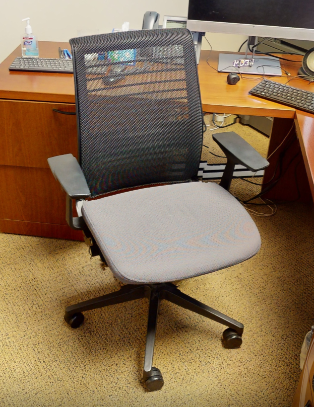 Task chair with arms